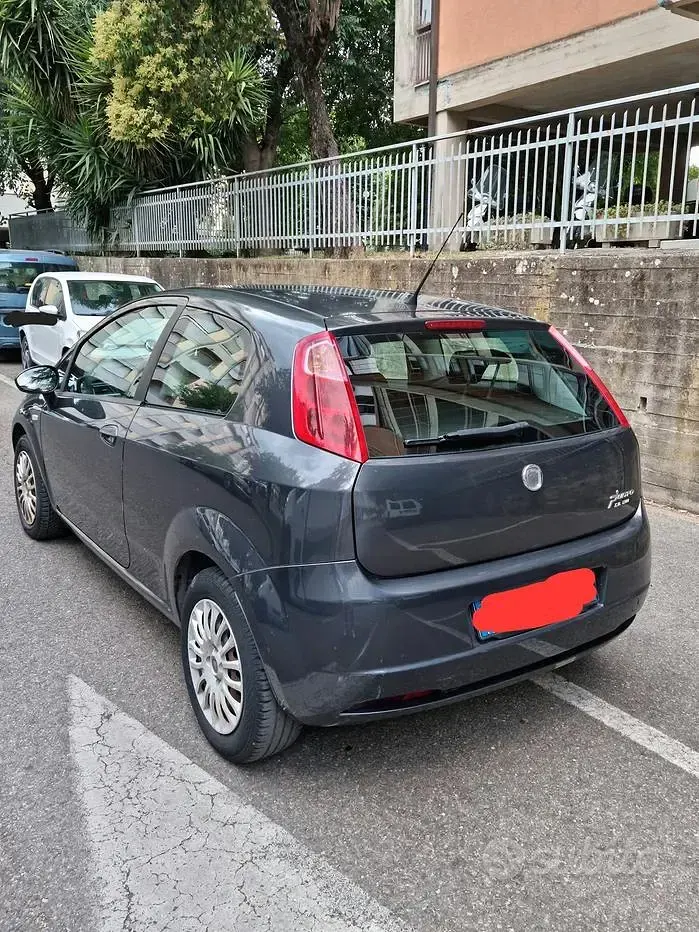 Usata Fiat Grande Punto Active 65 CV (47 kW) 2009 Grigio Utilitaria