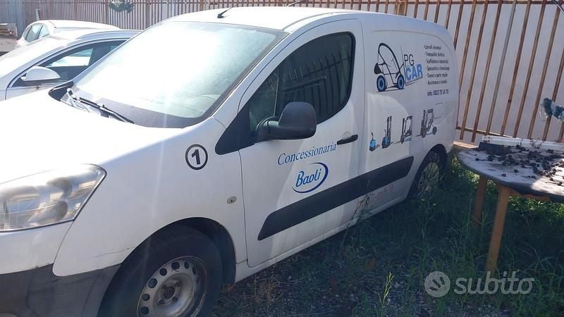 Usata Peugeot Partner Tepee 98 CV (72 kW) 2012 Bianco Monovolume