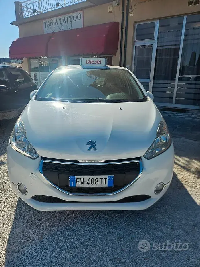 Usata Peugeot 208 Active 68 CV (50 kW) 2014 Bianco Utilitaria