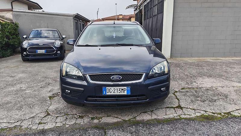 Usata Ford Focus 114 CV (83 kW) 2007 Grigio Station wagon