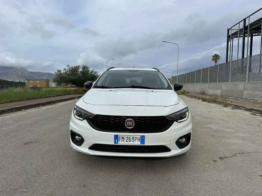 Usata Fiat Tipo Easy 120 CV (88 kW) 2017 Bianco Station wagon