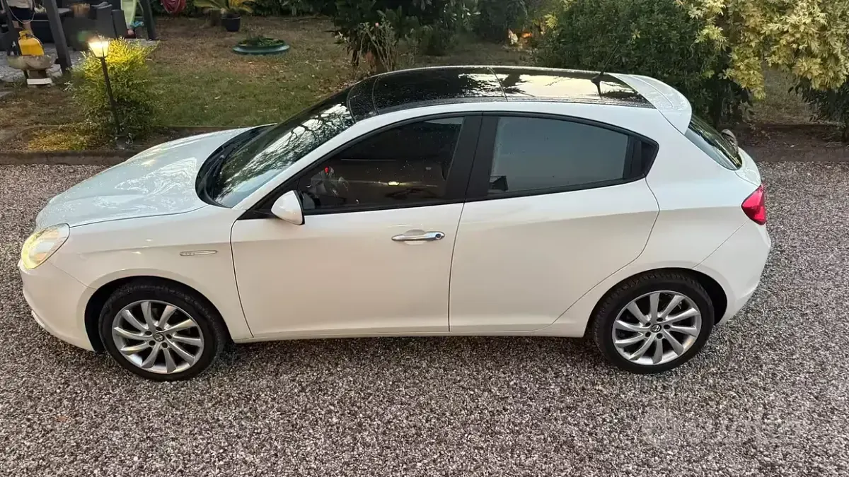 Usata Alfa Romeo Giulietta 105 CV (77 kW) 2013 Bianco Utilitaria