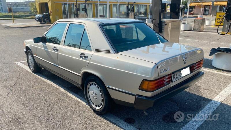 Usato 1987 Mercedes 190 2.0 Benzin 122 CV (4.700 €)