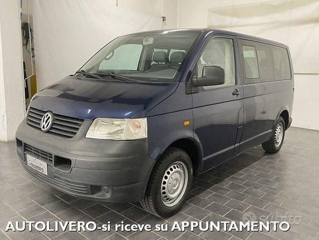 Usata VW Caravelle 104 CV (76 kW) 2004 Furgone