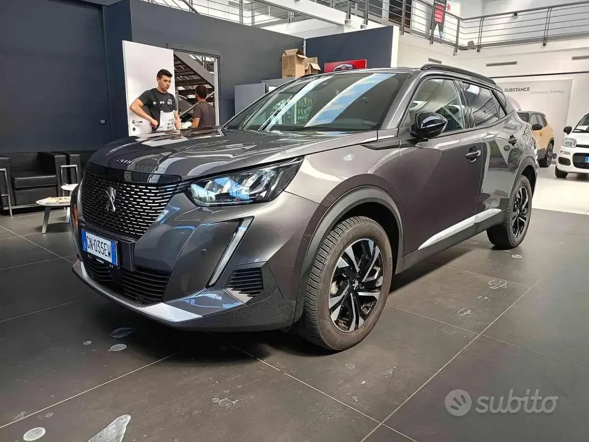 Usata Peugeot 2008 Allure 101 CV (74 kW) 2023 Grigio SUV