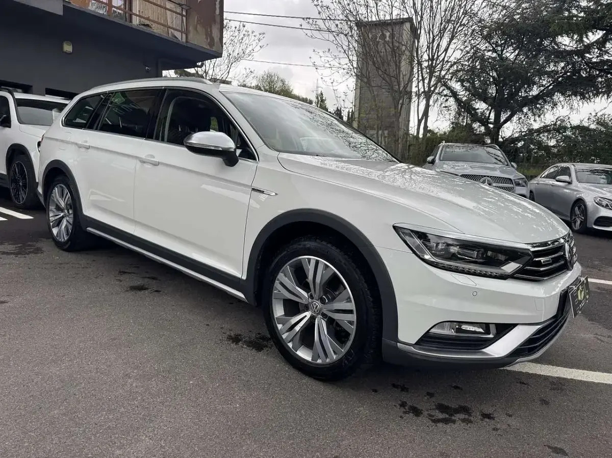 Usata VW Passat Alltrack 190 CV (139 kW) 2018 Bianco Station wagon