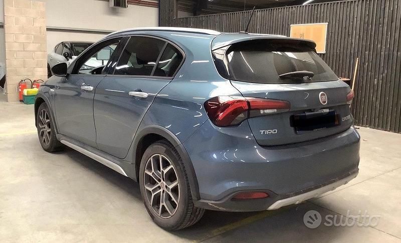 Usata Fiat Tipo Cross 130 CV (95 kW) 2021 Blu Berlina