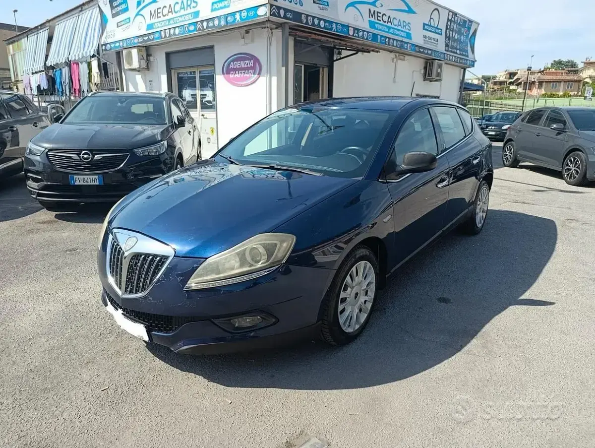 Begagnad Lancia Delta 120 HK (88 kW) 2008 Blå Halvkombi