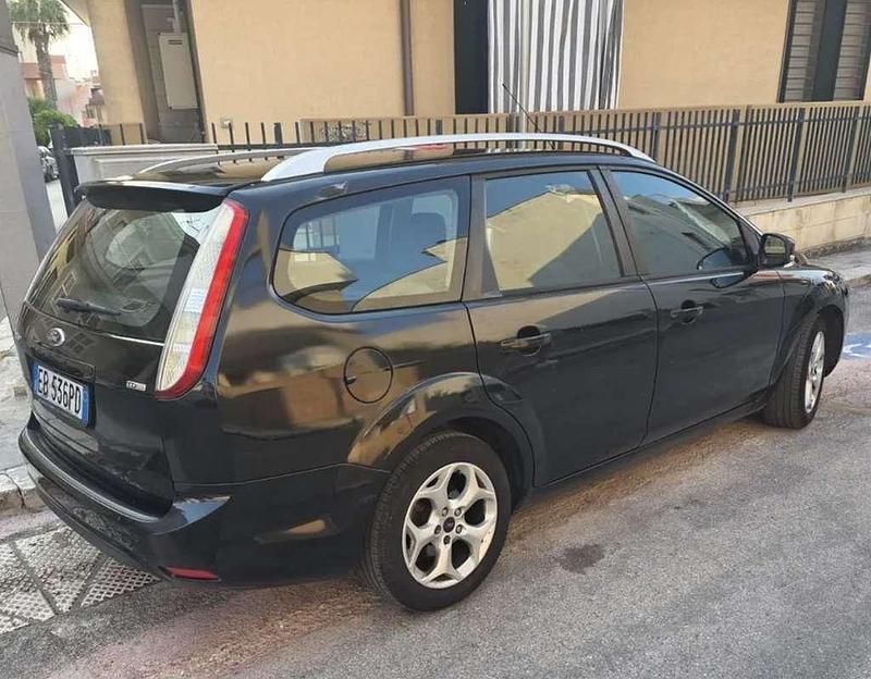 Usata Ford Focus 110 CV (80 kW) 2010 Nero Station wagon