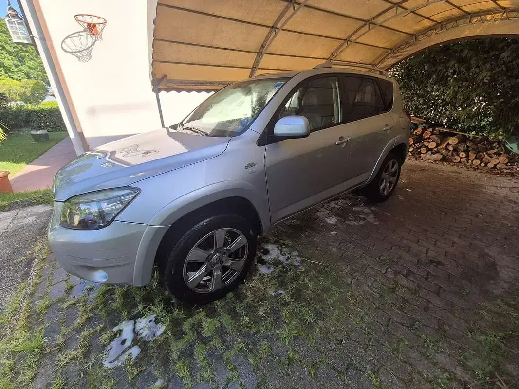 Usata Toyota RAV4 Luxury 177 CV (130 kW) 2006 Grigio SUV