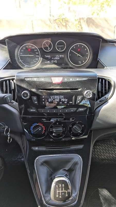 Usata Lancia Ypsilon 80 CV (58 kW) 2014 Bianco Utilitaria