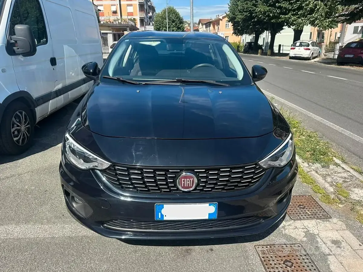 Usata Fiat Tipo Lounge 120 CV (88 kW) 2016 Nero Berlina