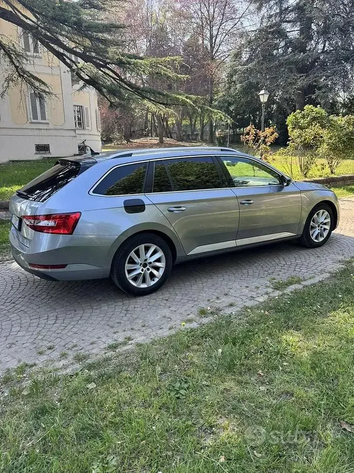 Usata Skoda Superb 150 CV (110 kW) 2019 Grigio Station wagon
