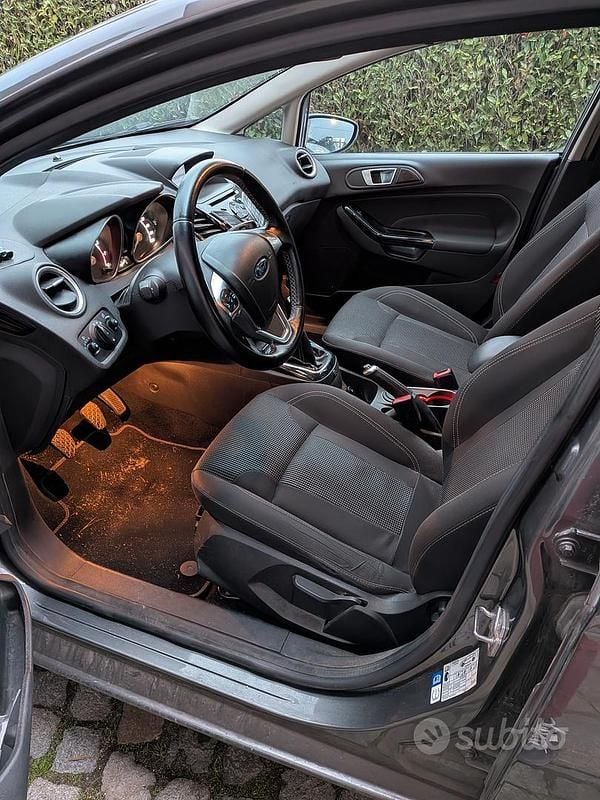 Usata Ford Fiesta Titanium 82 CV (60 kW) 2016 Grigio Berlina