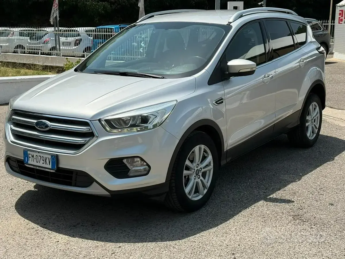 Usata Ford Kuga Titanium 120 CV (88 kW) 2017 Grigio SUV