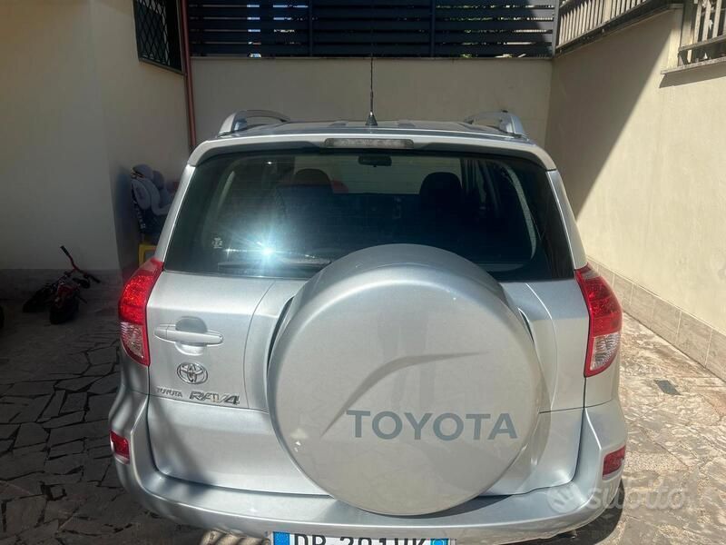 Usata Toyota RAV4 177 CV (130 kW) 2006 Grigio SUV