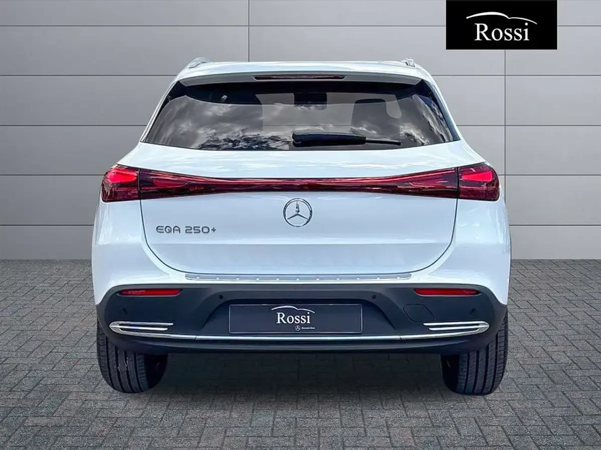 Nuova Mercedes EQA250+ 139 kW (190 CV) 2026 Bianco polare SUV