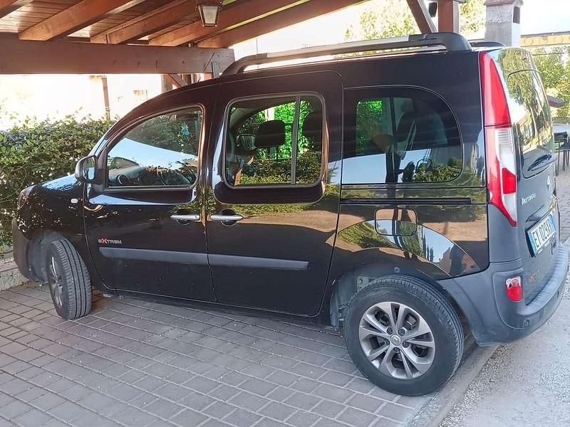 Usata 2015 Renault Kangoo Monovolume | 6000 € (Buon prezzo) - Immagine 1/2