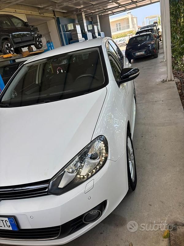 Usata VW Golf VI 105 CV (77 kW) 2011 Bianco Utilitaria