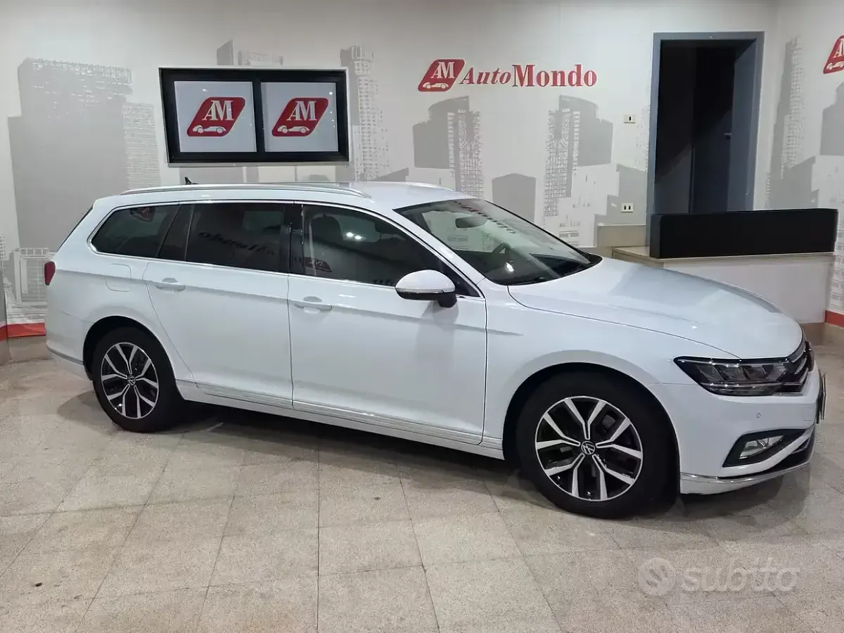 Usata VW Passat Executive 150 CV (110 kW) 2022 Bianco Station wagon