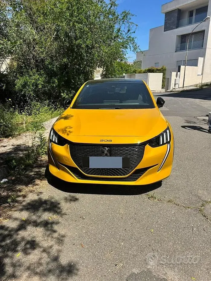 Usata Peugeot 208 GT 101 CV (74 kW) 2023 Giallo Utilitaria