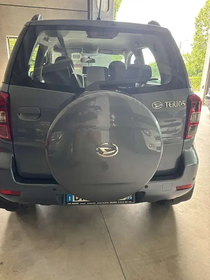 Usata Daihatsu Terios 105 CV (77 kW) 2008 Grigio scuro mett SUV