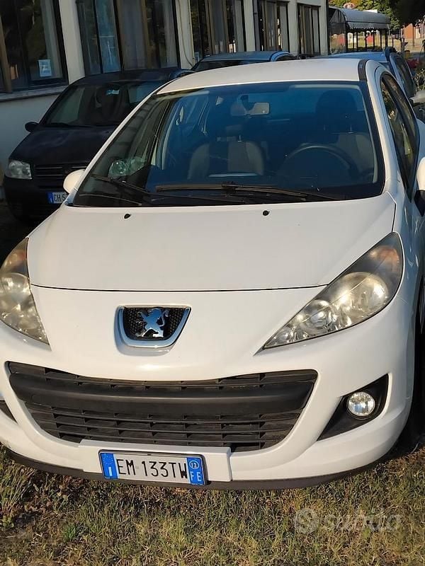Usata Peugeot 207 73 CV (53 kW) 2012 Bianco Utilitaria