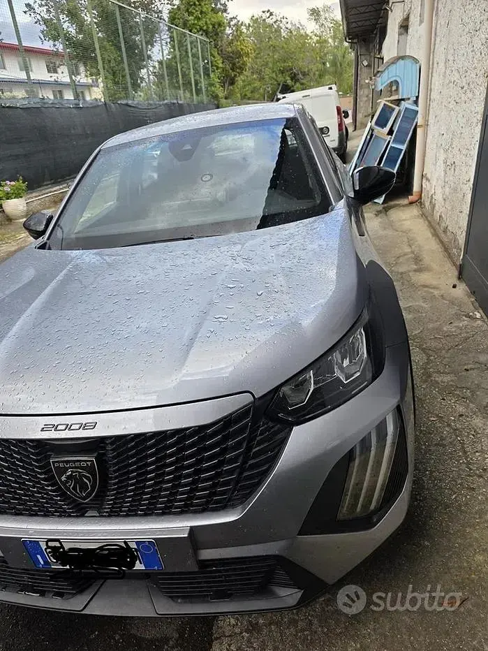 Usata Peugeot 2008 101 CV (74 kW) 2024 Grigio SUV