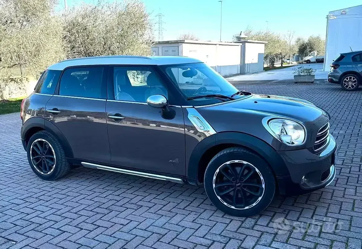 Usata Mini Countryman 122 CV (89 kW) 2014 Marrone SUV