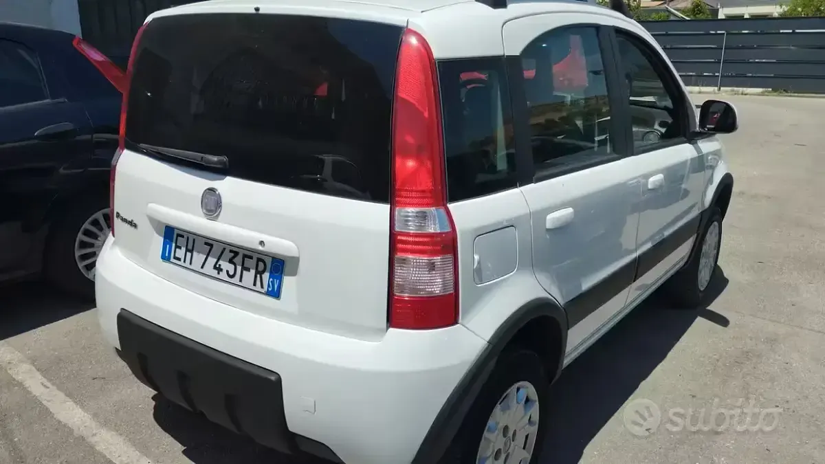 Usata Fiat Panda 4x4 Climbing 69 CV (50 kW) 2011 Bianco Utilitaria