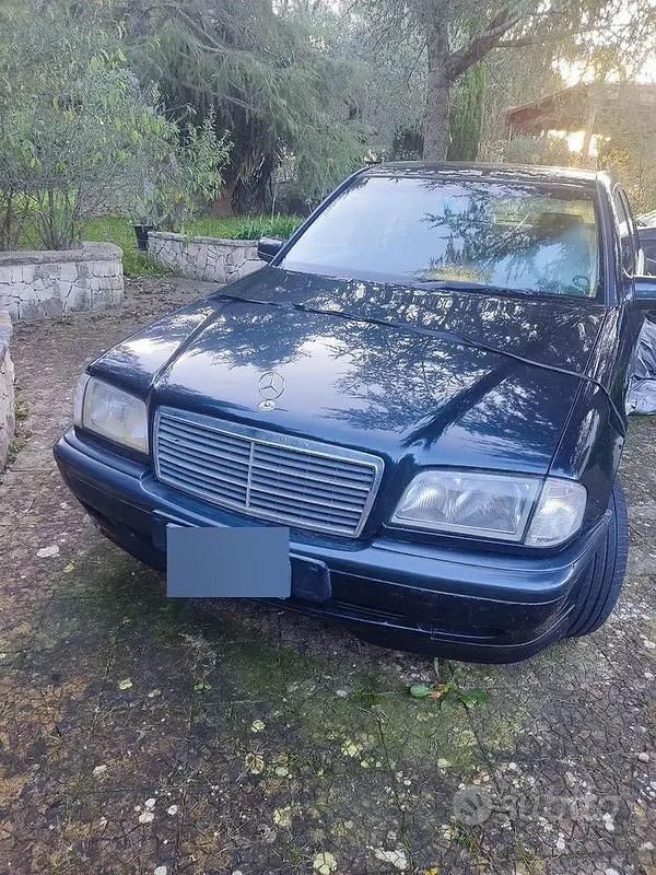 Usata Mercedes C220 Classic 125 CV (91 kW) 2000 Blu Berlina