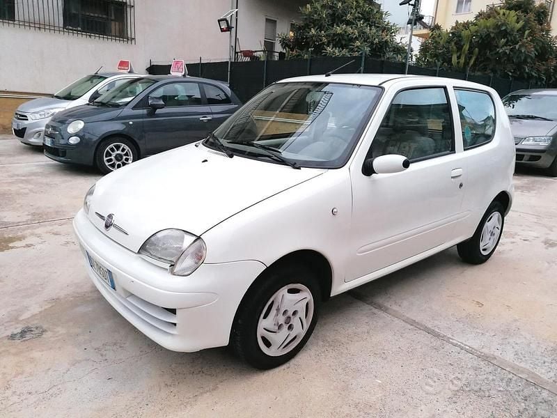 Bianco Usata 2010 Fiat 600 Active Due volumi | 2900 € (Cara) - Immagine 1/4