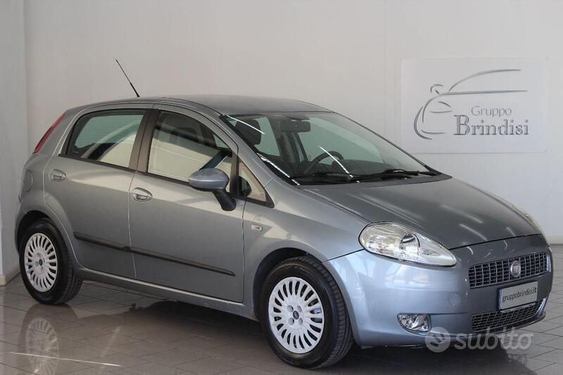 Grigio Usata 2009 Fiat Grande Punto Dynamic Due volumi | 2700 € (Buon prezzo) - Immagine 1/4