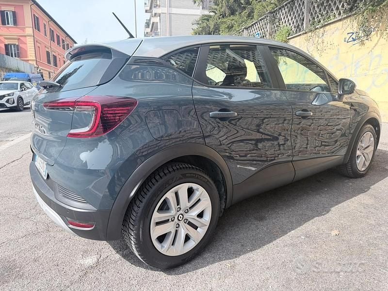 Usata Renault Captur 90 CV (66 kW) 2023 Grigio SUV