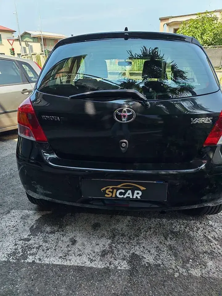 Usata Toyota Yaris Sol 101 CV (74 kW) 2009 Blu/azzurro Utilitaria
