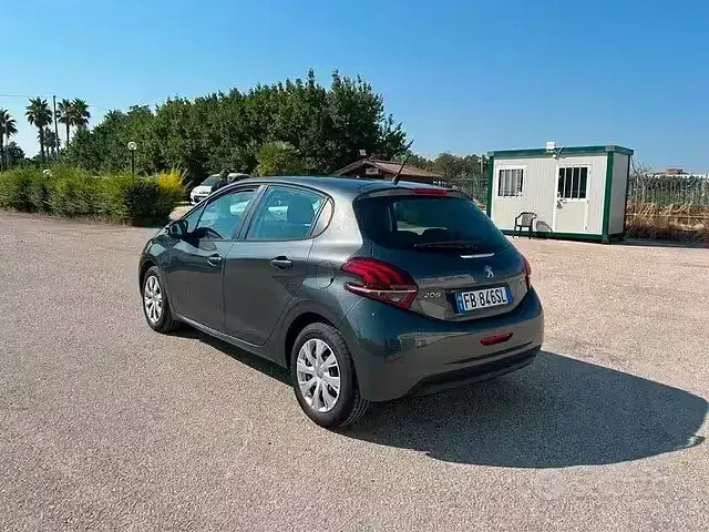 Usata Peugeot 208 Active 75 CV (55 kW) 2015 Grigio Utilitaria