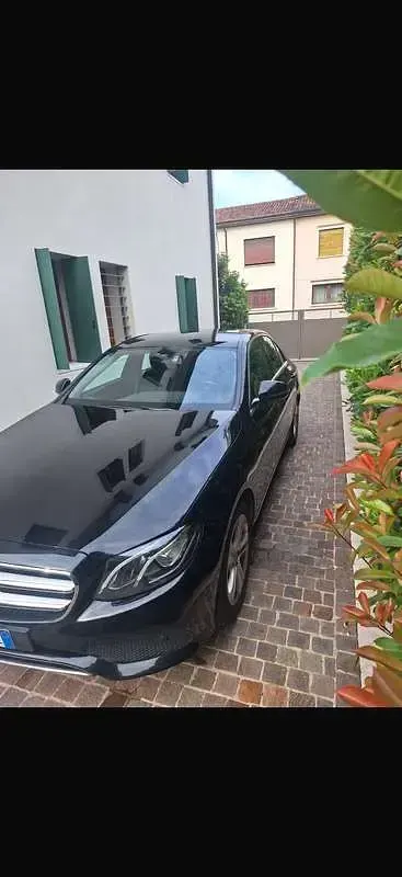 Usata Mercedes E200 Premium Plus 150 CV (110 kW) 2018 Nero Berlina