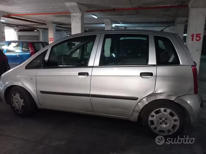 Käytetty Fiat Idea 69 HP (50 kW) 2005 Harmaa Tila-auto