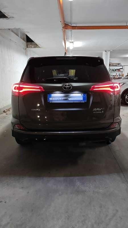 Usata Toyota RAV4 Hybrid Active 155 CV (114 kW) 2018 Bronzo SUV