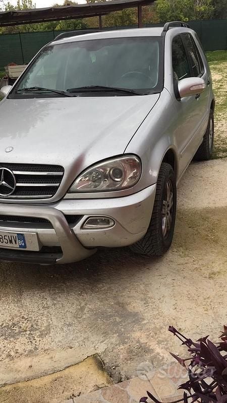 Usata Mercedes ML270 163 CV (119 kW) 2003 Grigio SUV