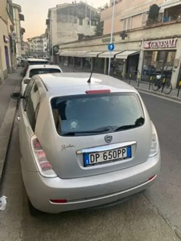 Usata Lancia Ypsilon 60 CV (44 kW) 2008 Argento Utilitaria