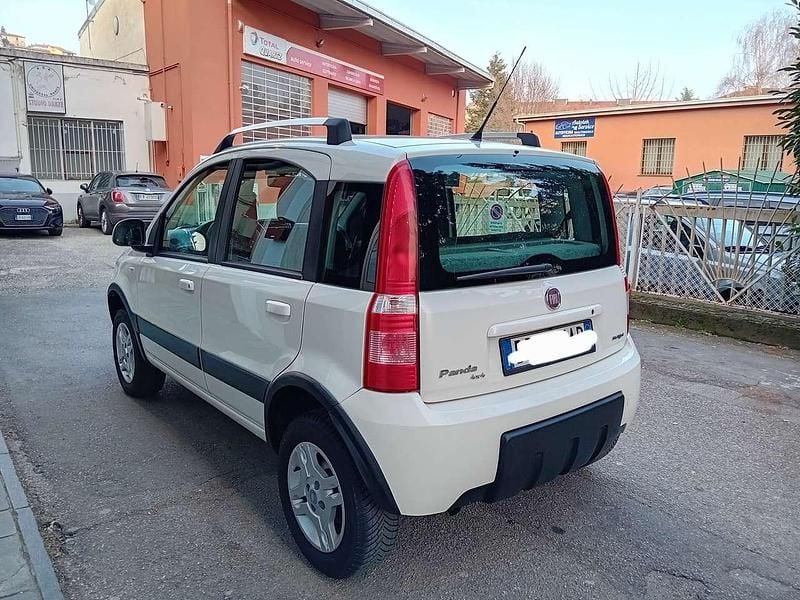 Usata Fiat Panda 4x4 Climbing 69 CV (50 kW) 2010 Bianco Utilitaria