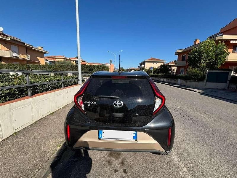 Usata Toyota Aygo X Trend 75 CV (55 kW) 2022 Oro SUV