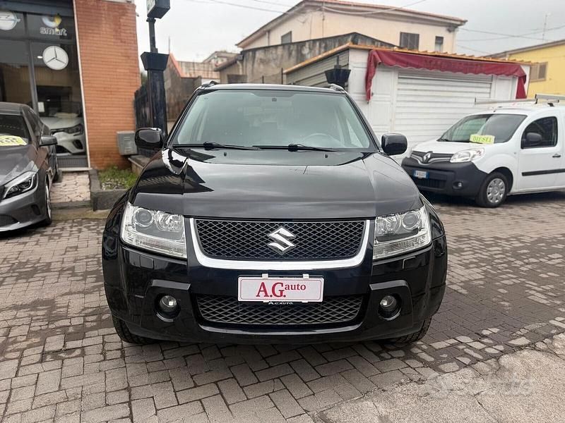 Second-hand Suzuki Grand Vitara 129 CP (94 kW) 2007 Negru SUV