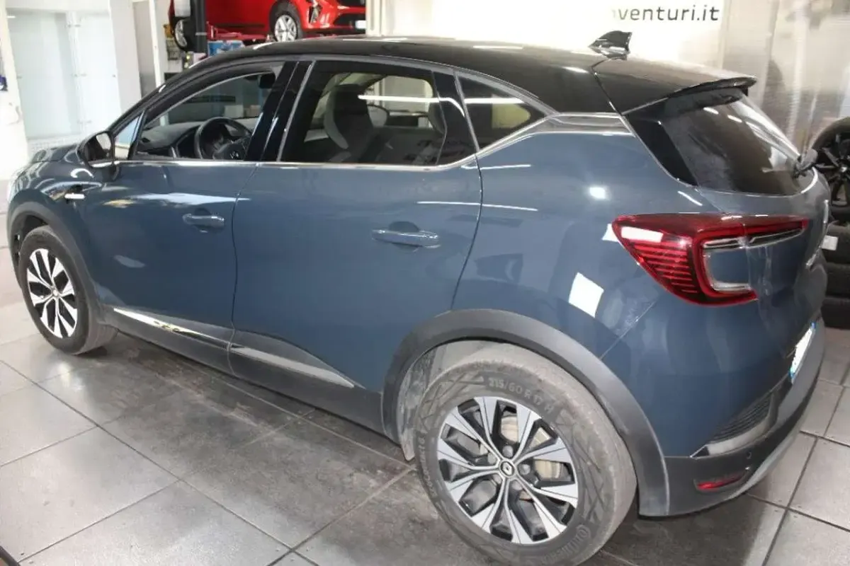 Usata Renault Captur Techno 101 CV (74 kW) 2024 Blu SUV