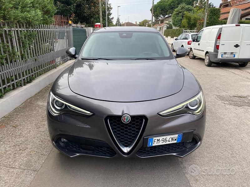 Usata Alfa Romeo Stelvio Executive 180 CV (132 kW) 2018 Grigio SUV