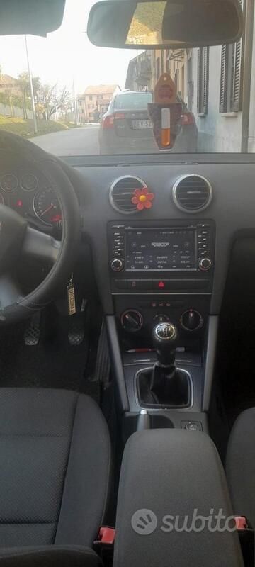 Nero Usata 2010 Audi A3 Tre volumi | 4800 € (Buon prezzo) - Immagine 1/4