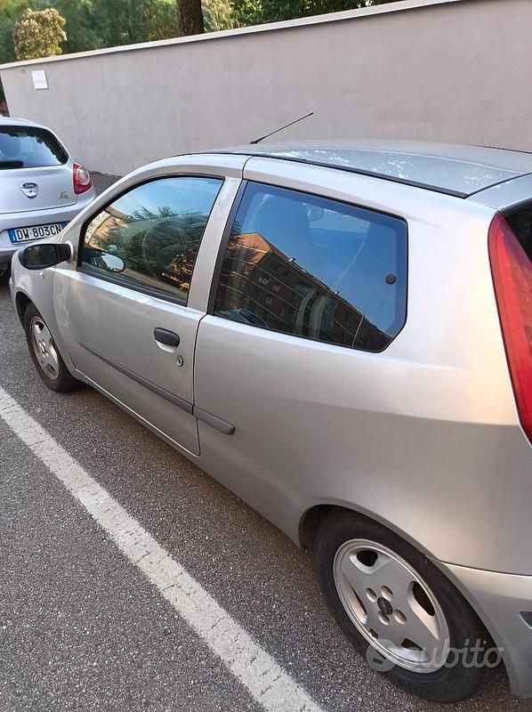 Usata Fiat Punto 60 CV (44 kW) 2004 Grigio Utilitaria