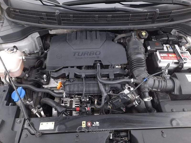 Używany Kia Stonic 120 KM (88 kW) 2023 Srebrny SUV