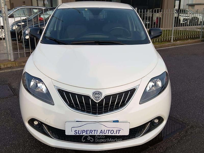 Usata Lancia Ypsilon 69 CV (50 kW) 2023 Bianco Utilitaria